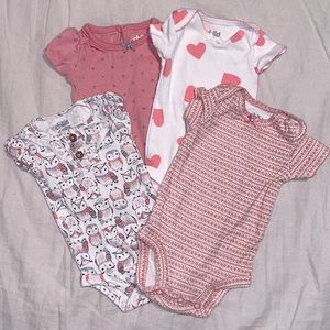 Set of onesies